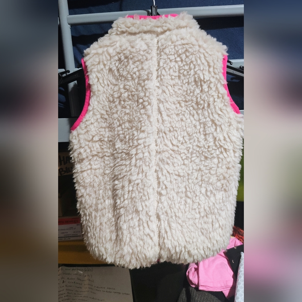 Patagonia Cream Sherpa Vest with Hot Pink Trim - Picture 2 of 10